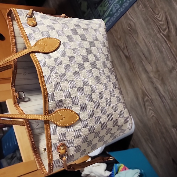 Authentic LV Purse With an Authenticated card From Poshmark. - Picture 9 of 9